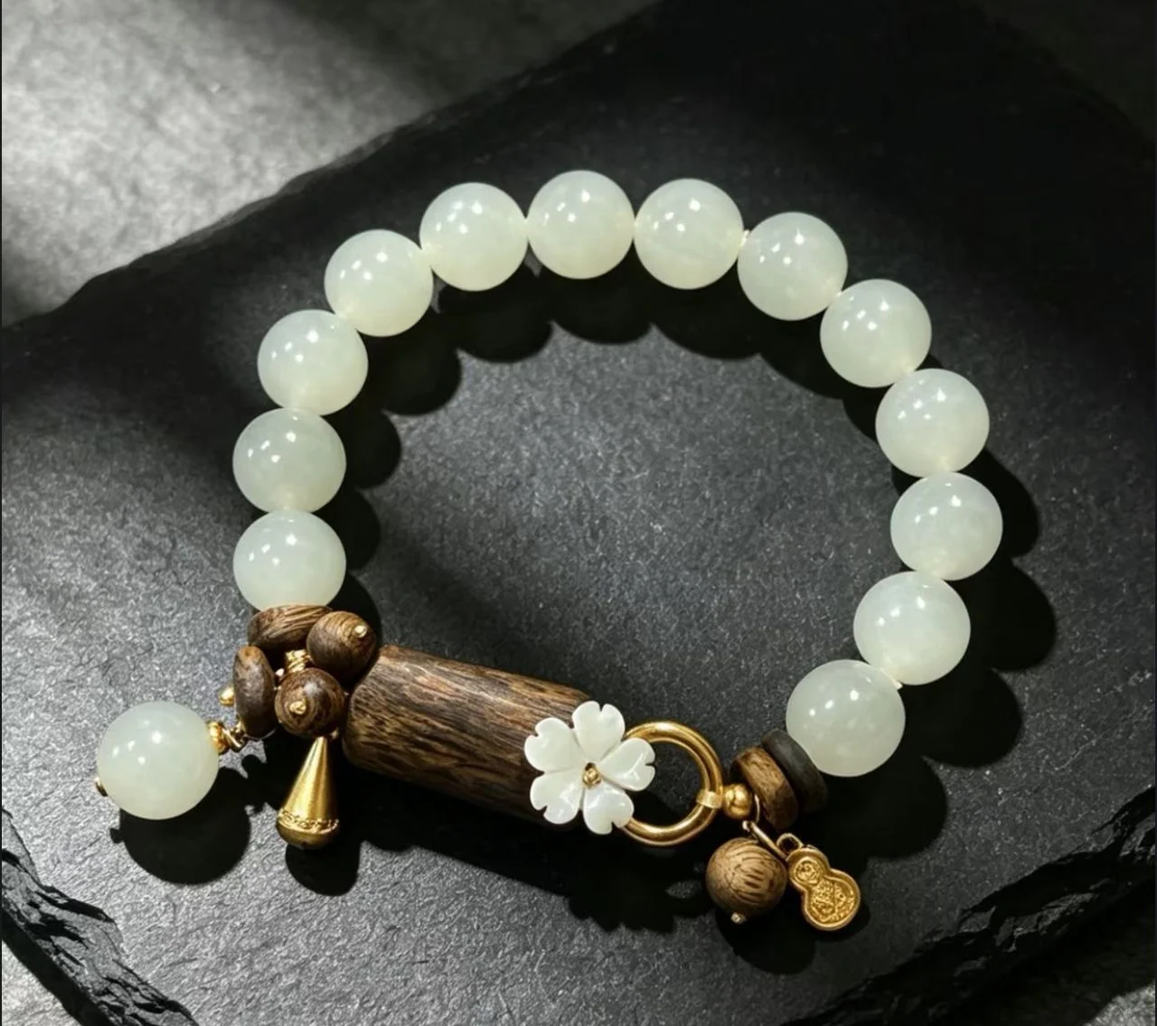 Hetian jade bead bracelet with agarwood